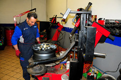 Cambio comme presso l'auto officina F.lli Scarfò