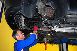 Assistenza meccanica presso l'officina Scarfò